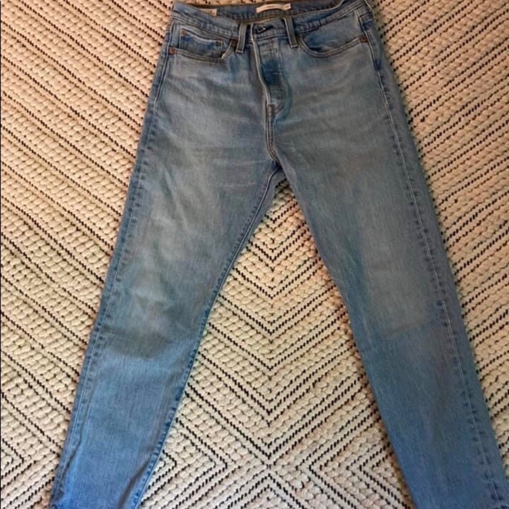 Levi’s “wedgie” jeans size 28